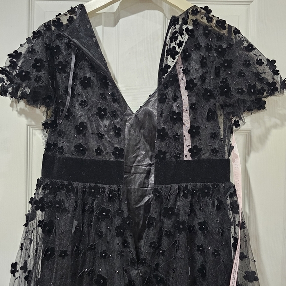 Mac Duggal Black Floral Appliqué Cocktail Midi Dress - Picture 6 of 8